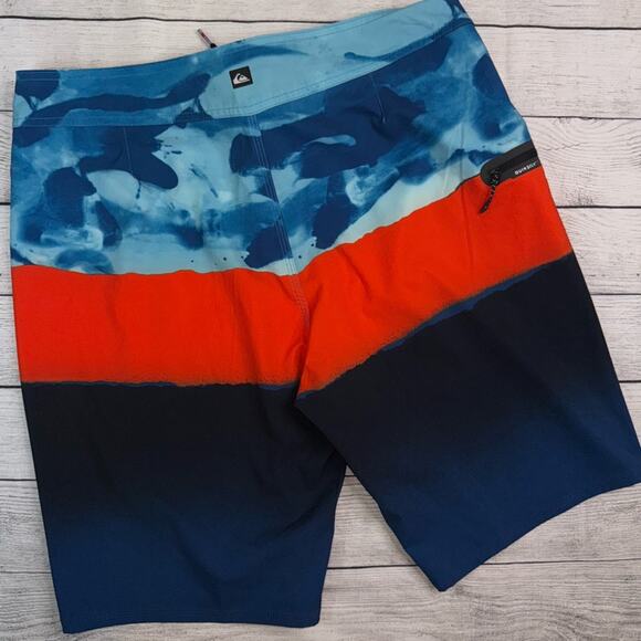 Quiksilver Men's Size 33 Blocked Resin Camo Boardshorts Swim Trunks Atomic Blue - Picture 9 of 9